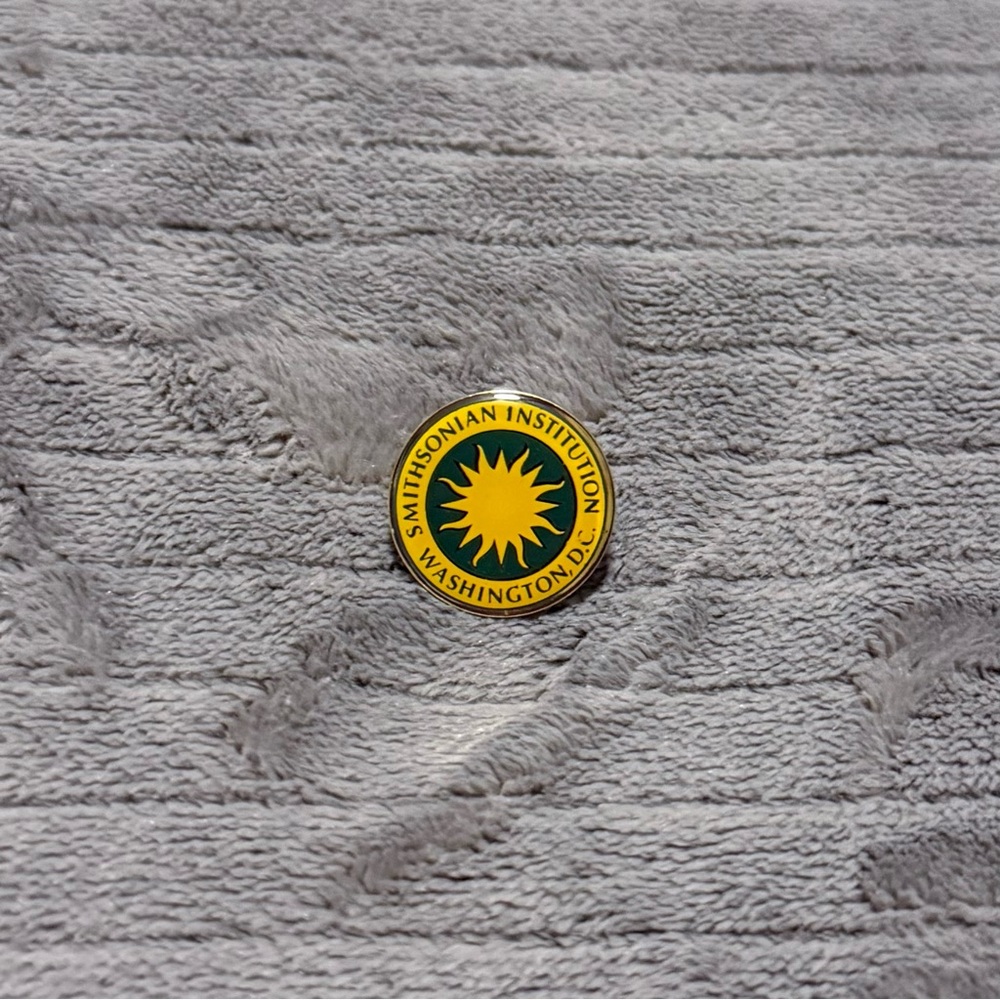 Smithsonian Institution Pin